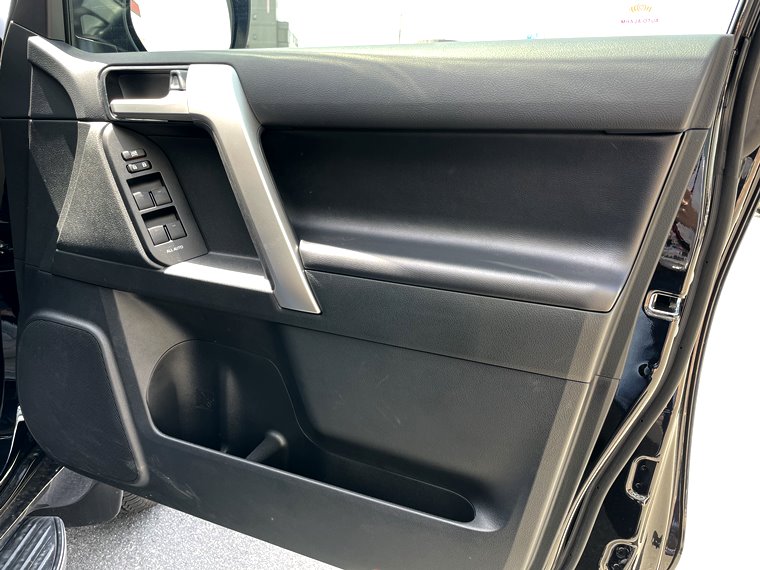プラドの運転席ドアパネル
