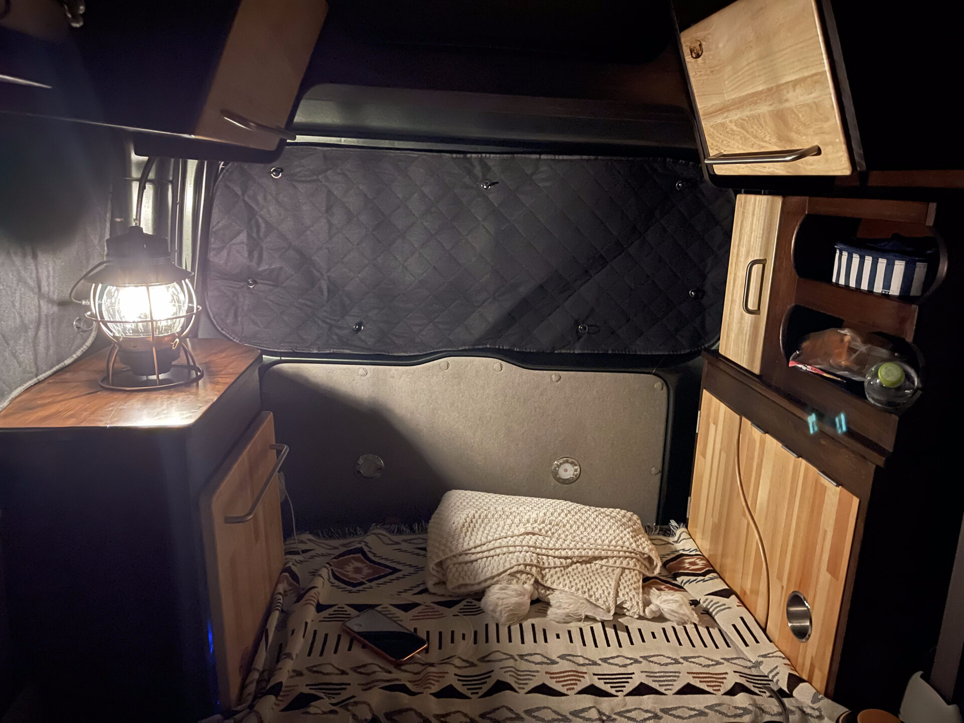 ミニキャン 夜車内