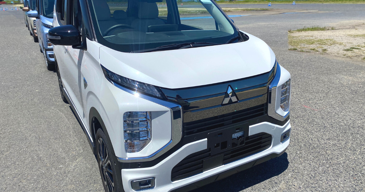 新車外し】三菱EKクロス 純正フロントバンパーガーニッシュ eKクロスEV 