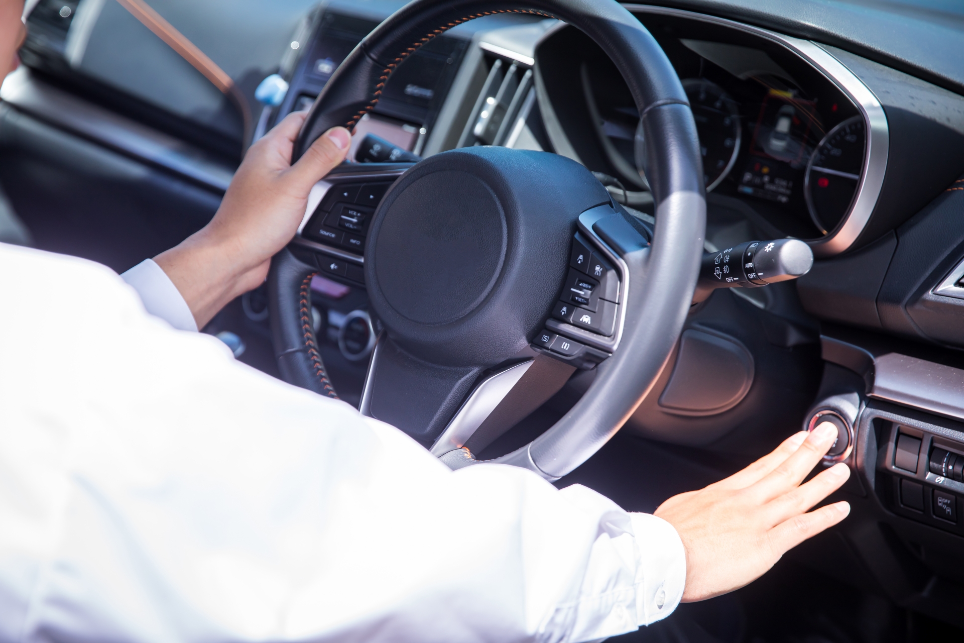 ブラインドスポットモニターとは?仕組みや機能、メーカー別の違いを解説 車購入のお役立ち情報カミタケマガジン