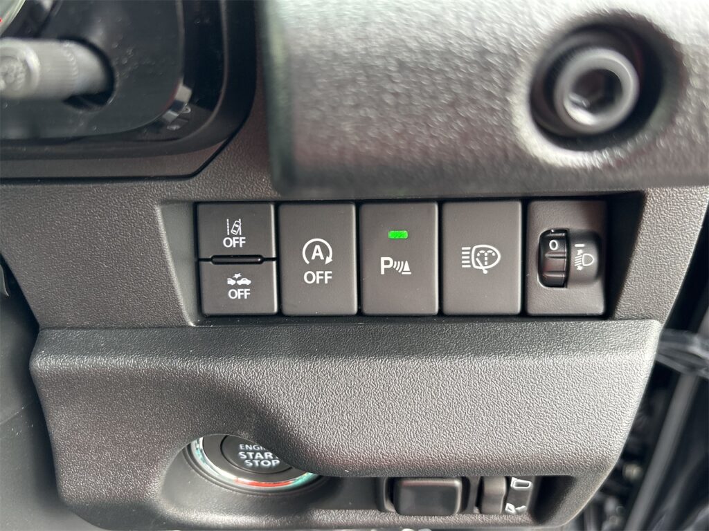 ジムニーノマド内装：運転席ボタン