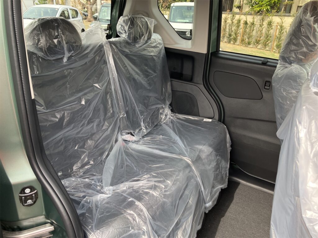 デリカミニ内装：後部座席