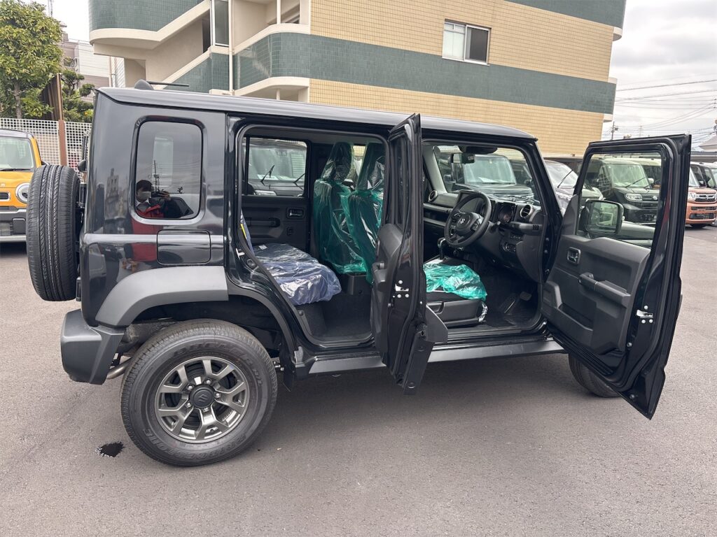 ジムニーノマド外装：ドア開閉