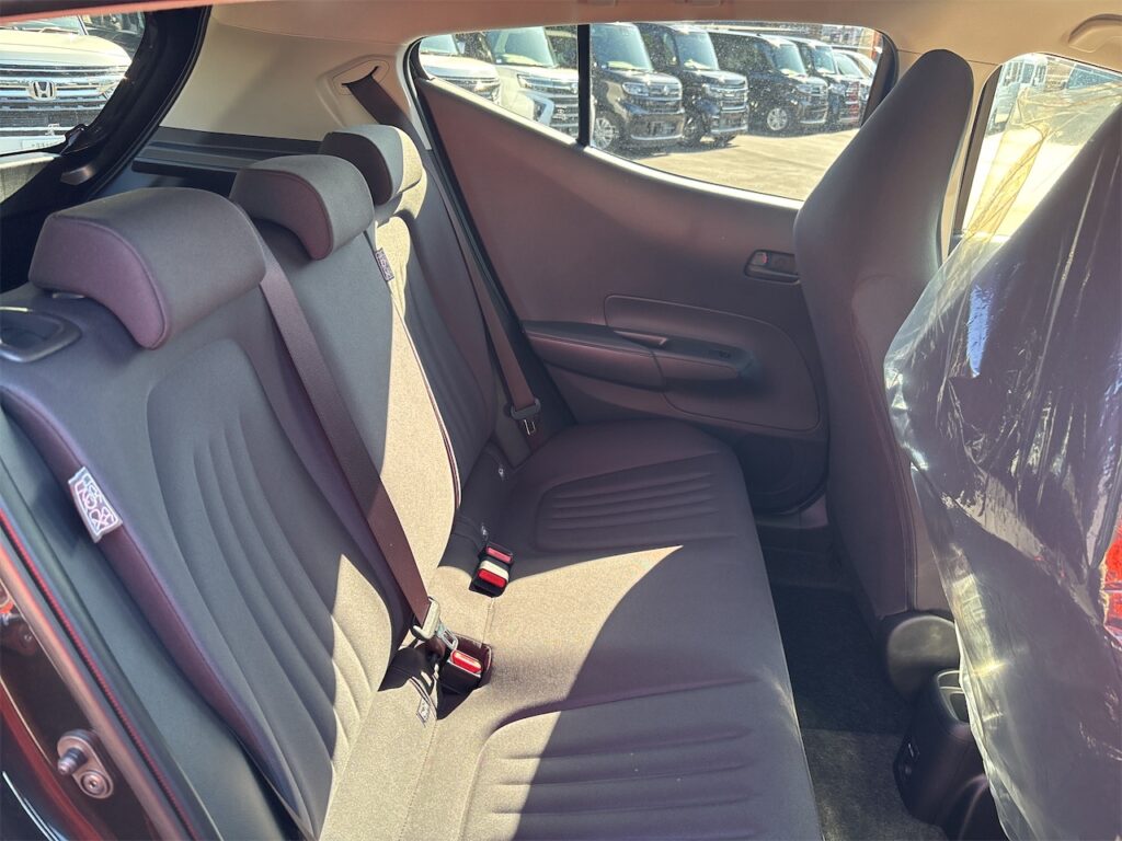 内装：後部座席