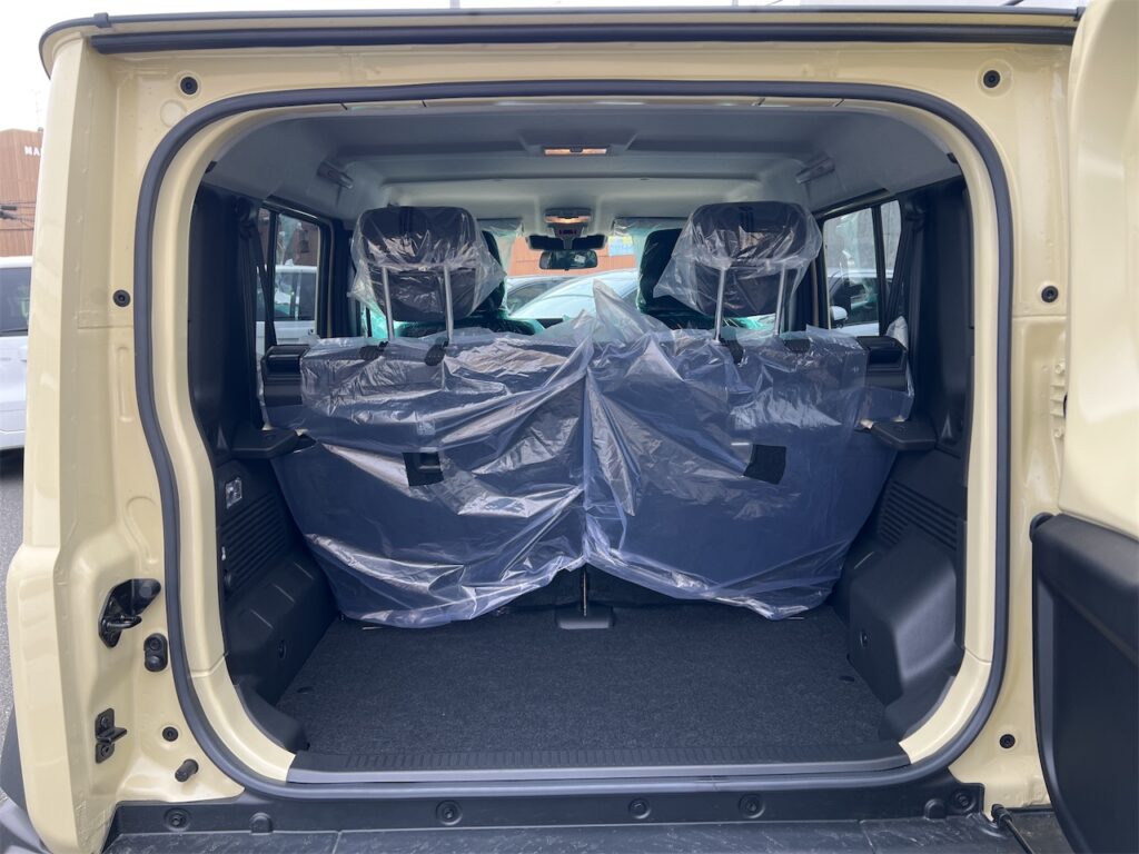 内装：ラゲージルーム