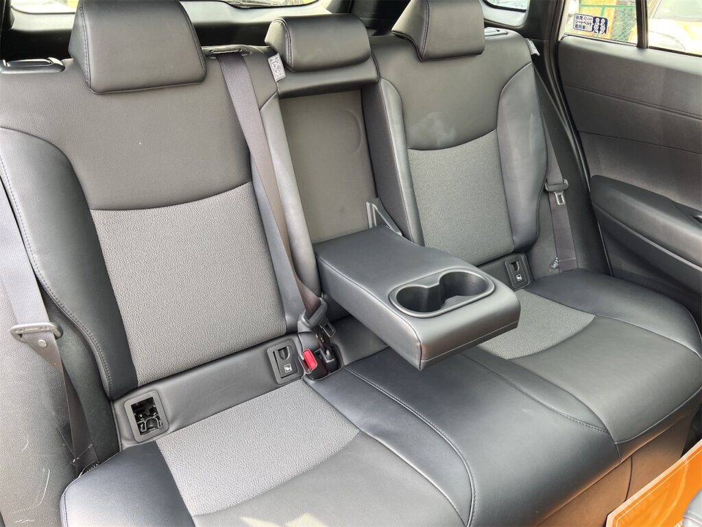 カローラクロス内装：後部座席