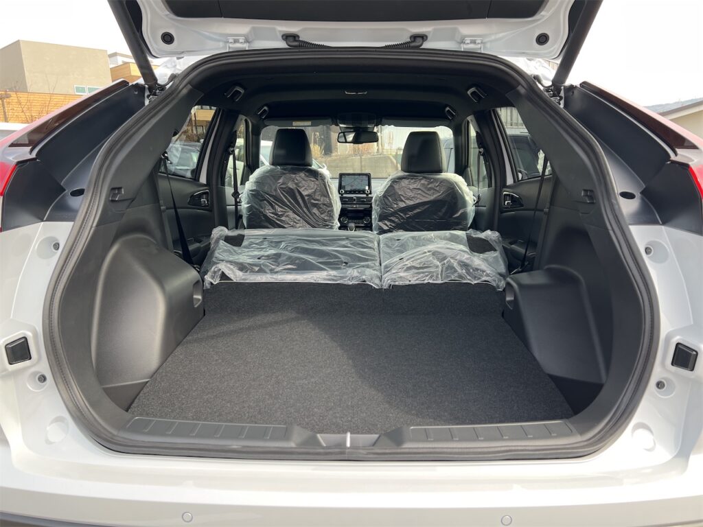 エクリプスクロス内装(後部座席フラット状態)