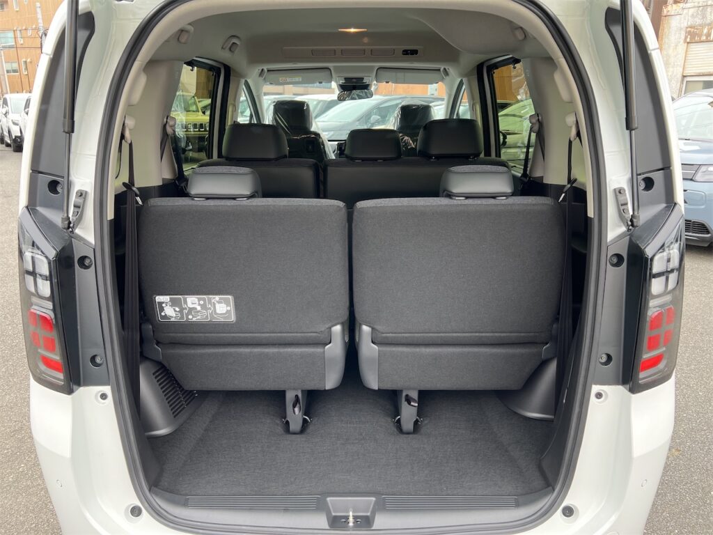 フリード内装（３列目）