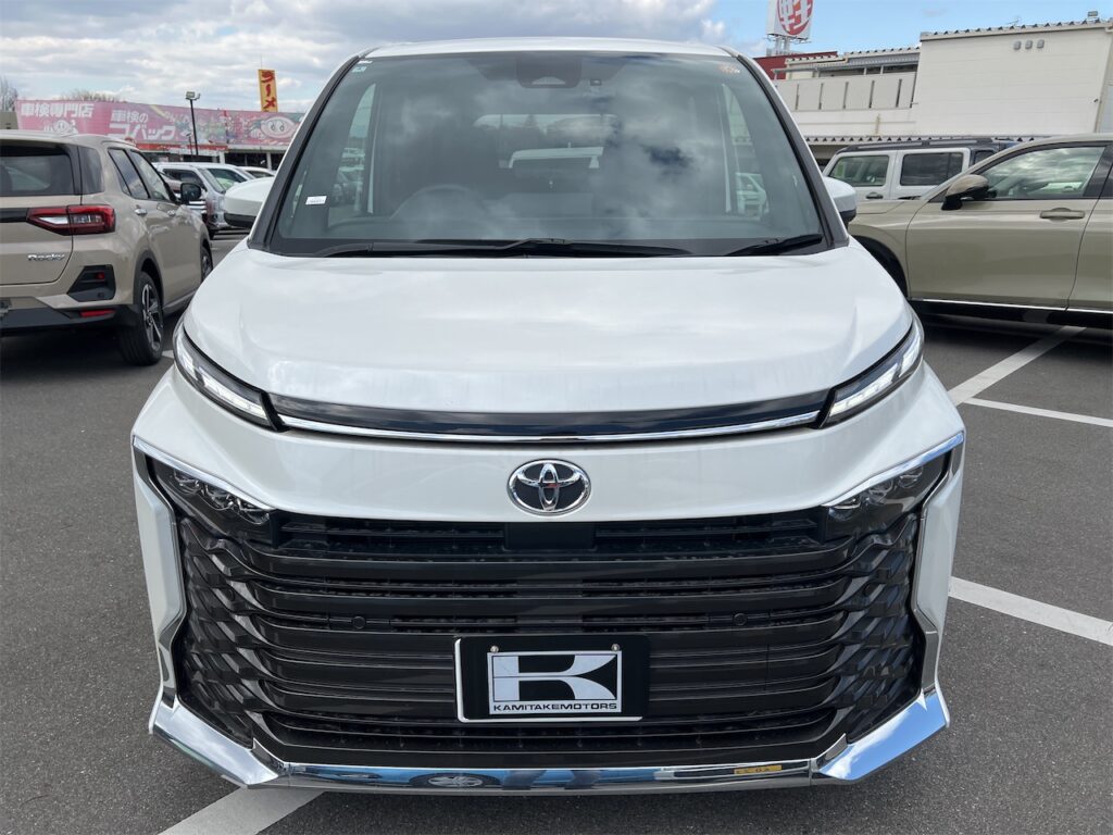 ヴォクシー外装：フロントグリル