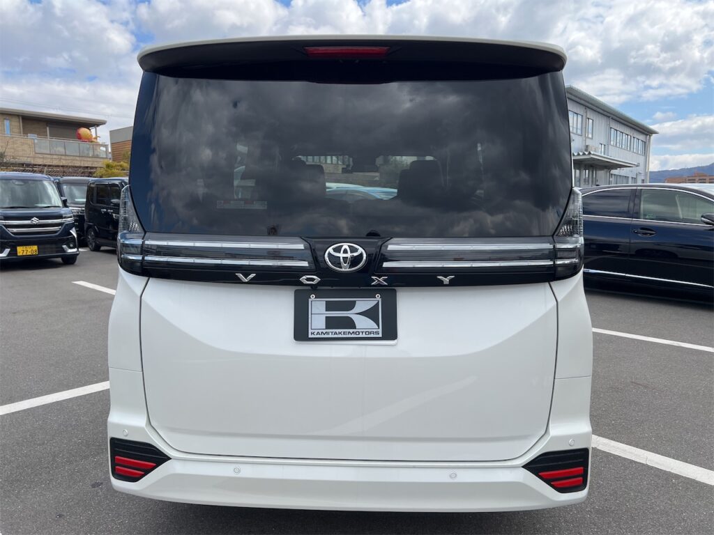 ヴォクシー外装：リア