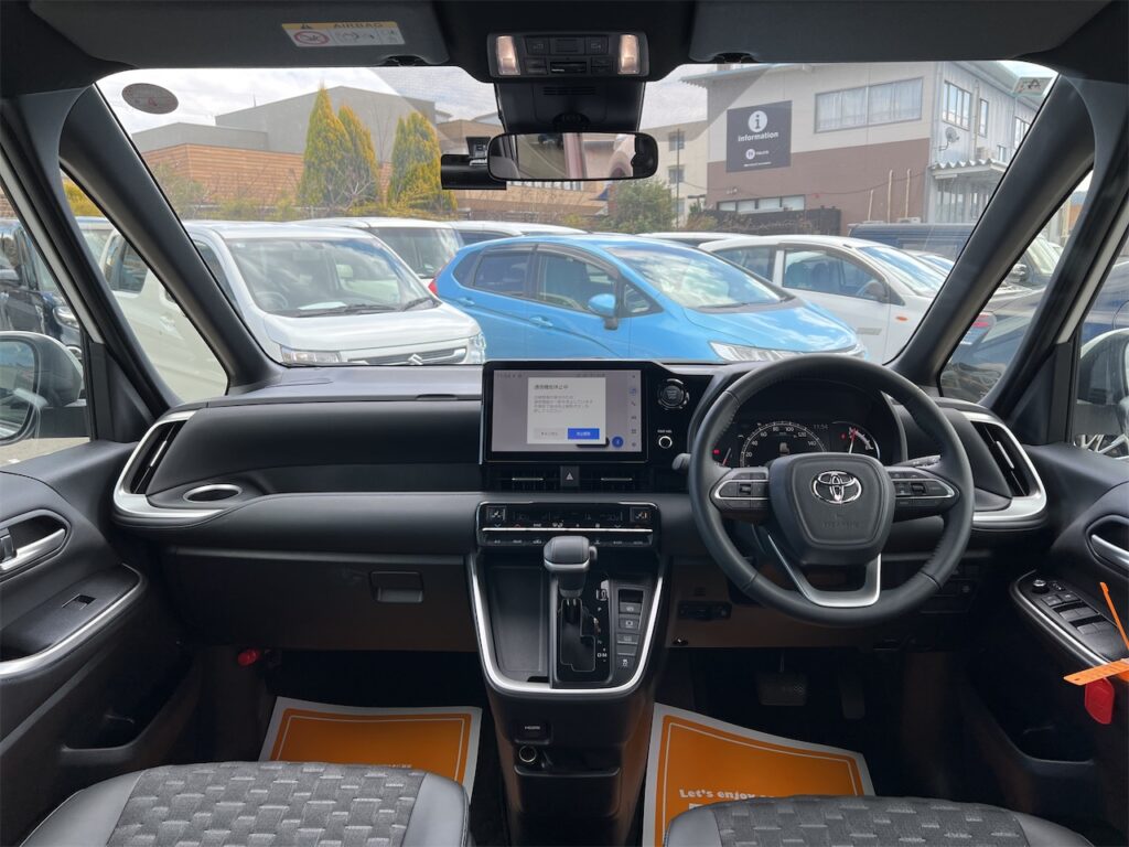 ヴォクシー内装：運転席