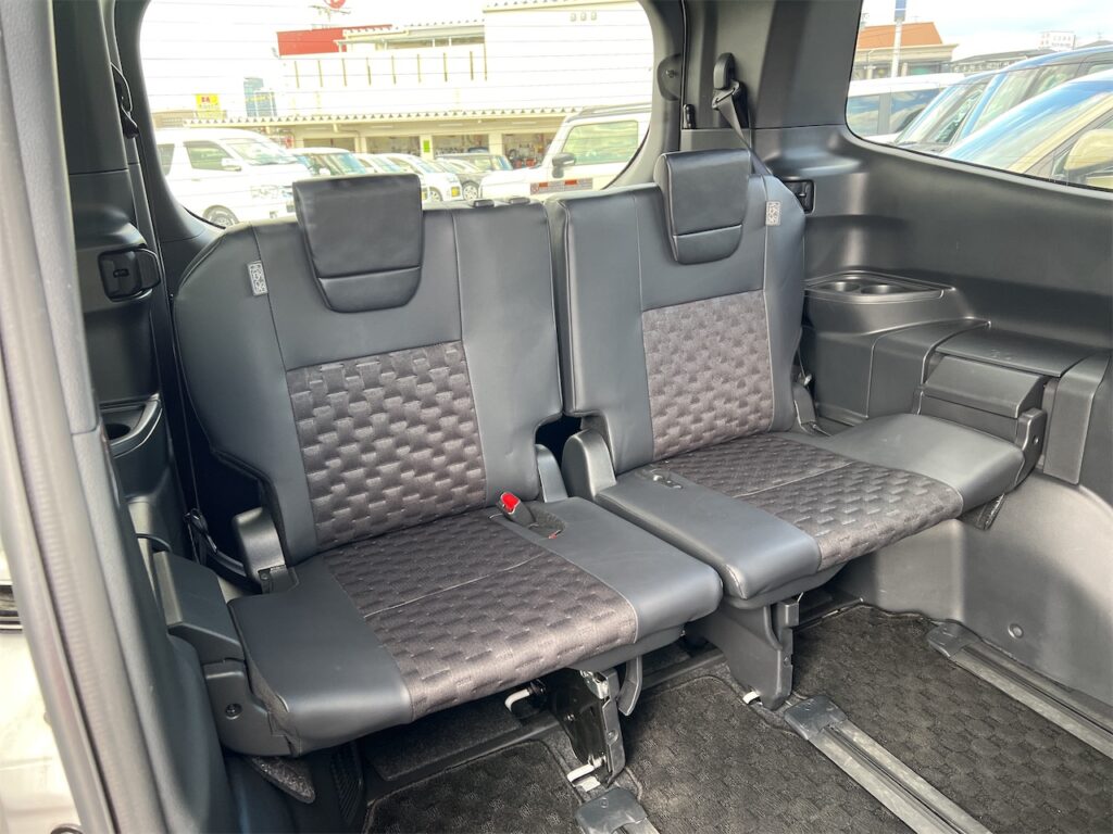 ヴォクシー内装：３列目シート