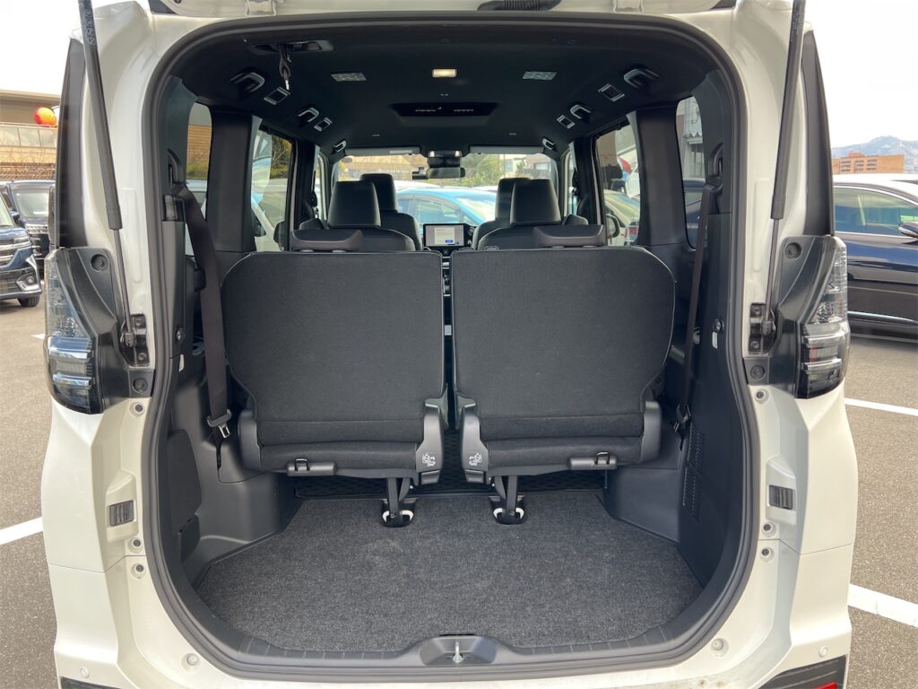 ヴォクシー内装：ラゲージルーム