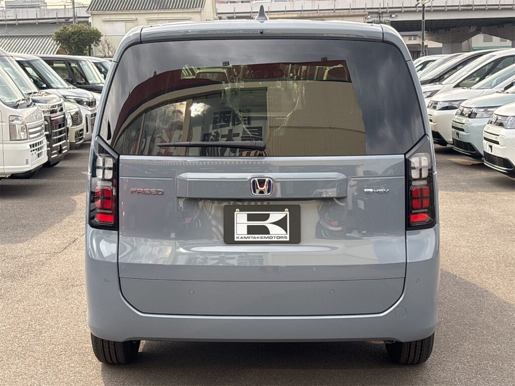 フリード外装：リア