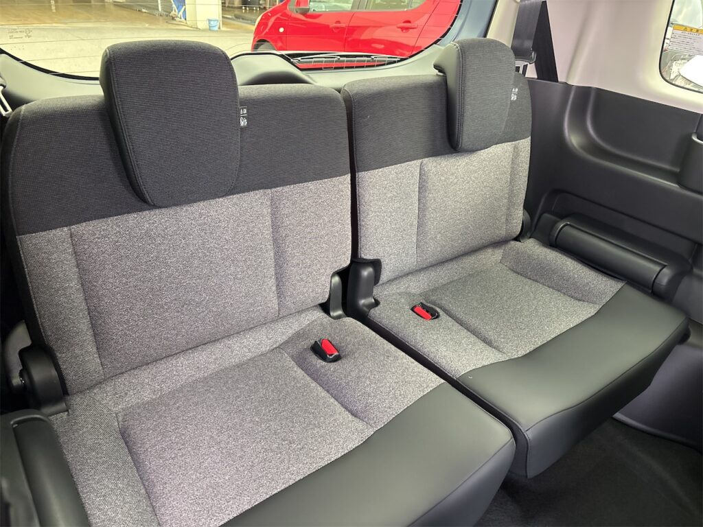 フリード内装：３列目シート