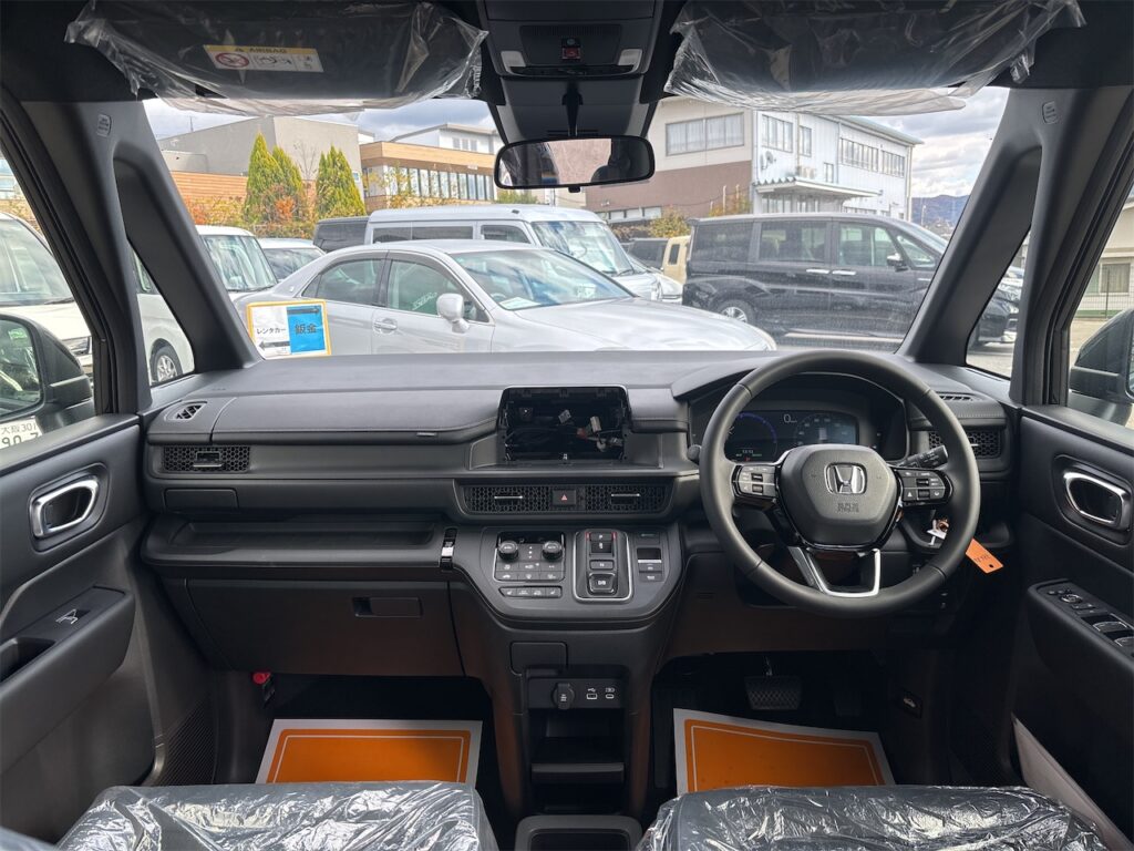 ステップワゴン内装：運転席