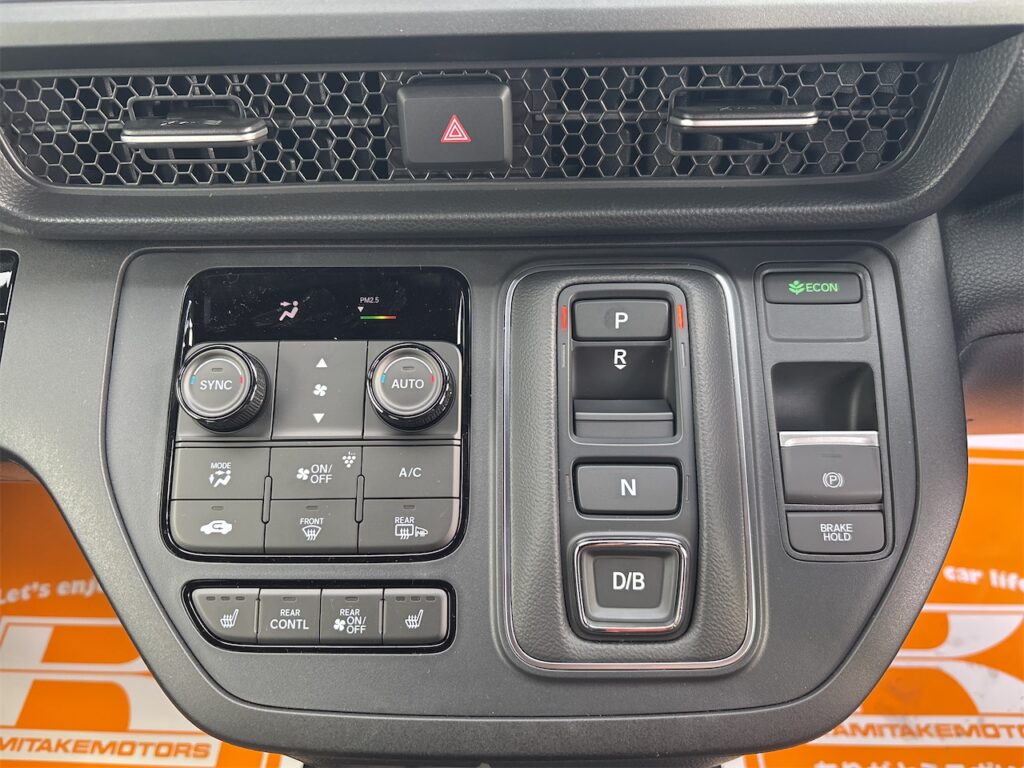 ステップワゴン内装：運転席操作部