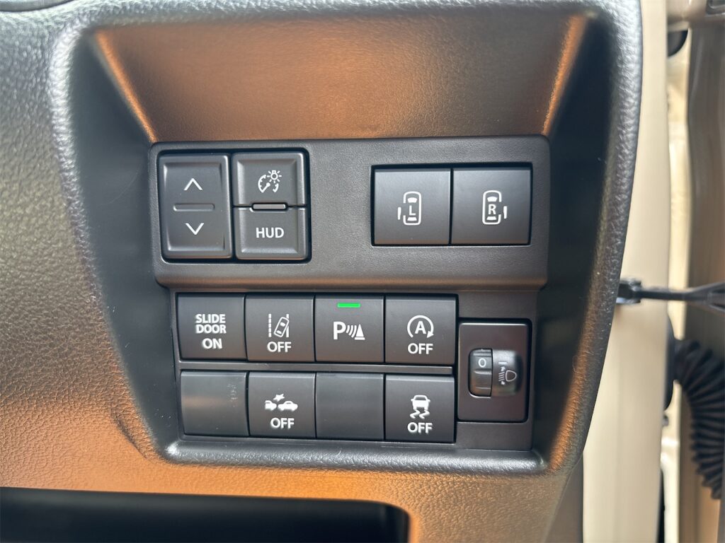 ソリオ内装：ボタン類