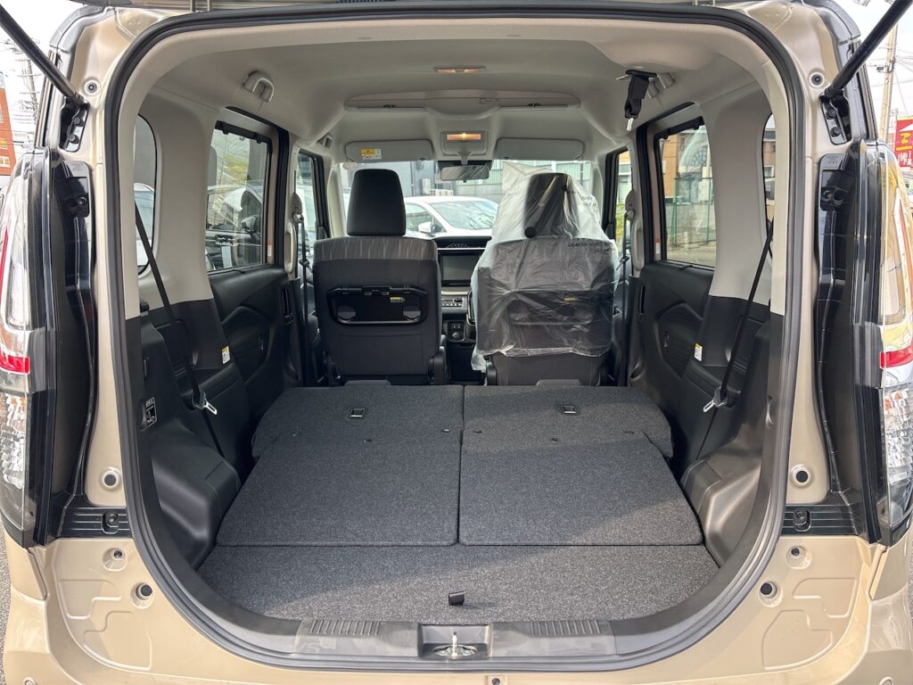 ソリオ内装：ラゲージルームフラット状態