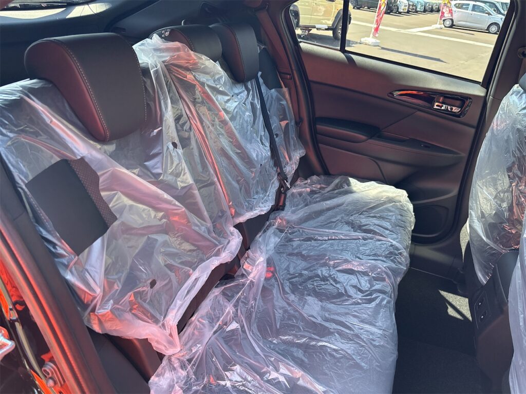 内装：後部座席