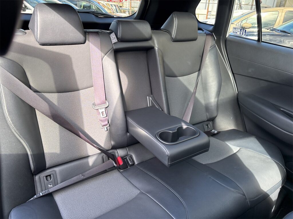 カローラクロス内装：後部座席