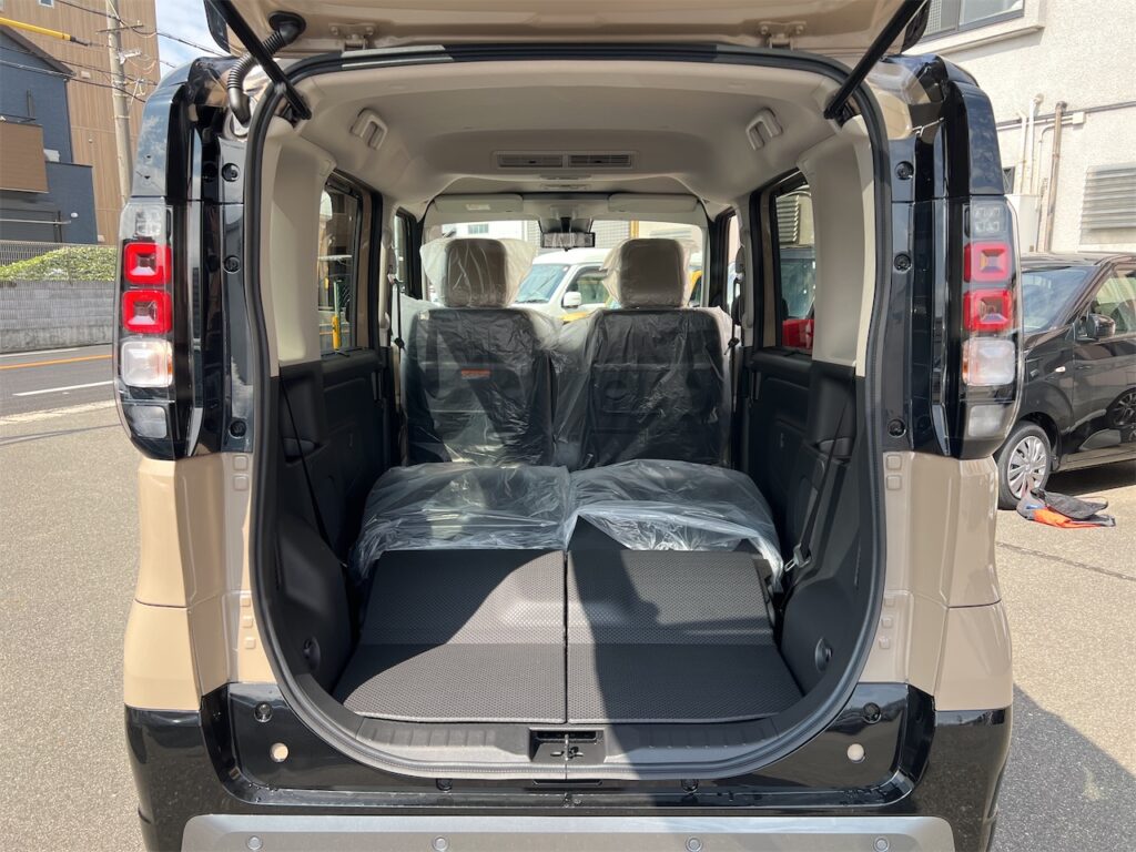 外装：ラゲージルームフラット状態