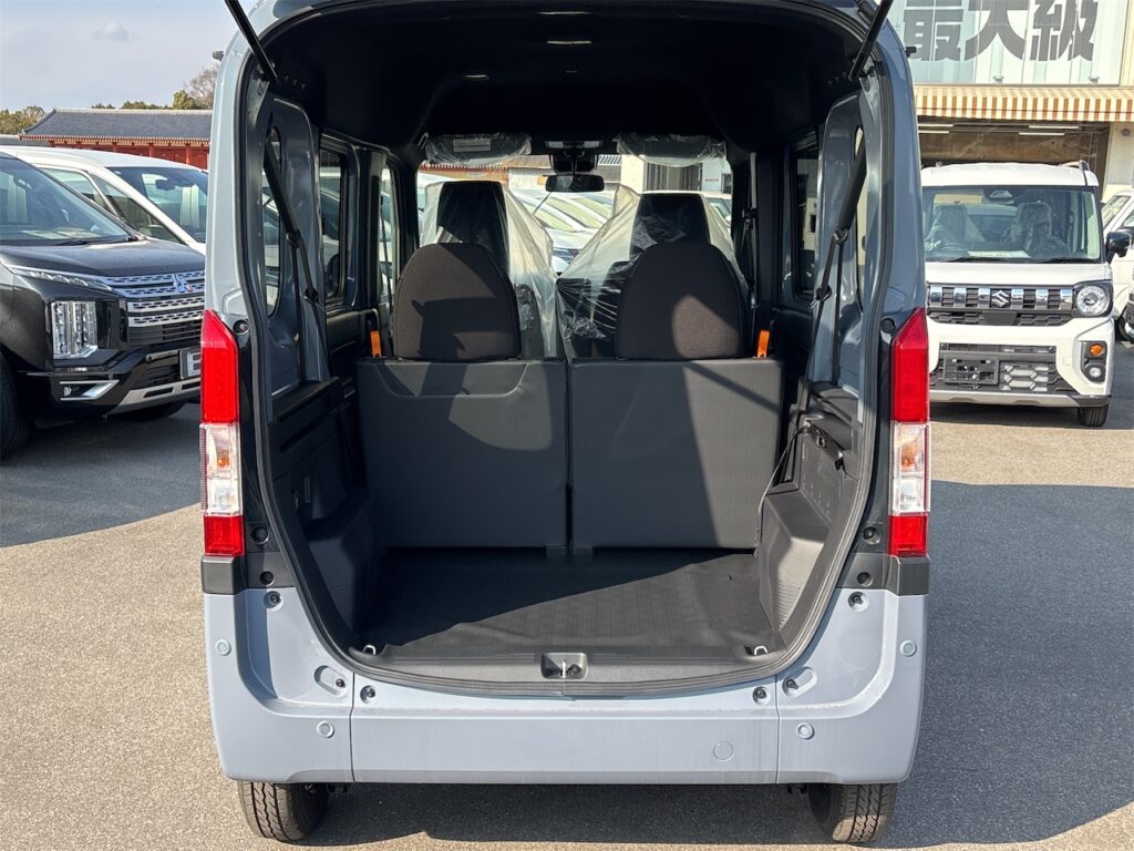 内装：ラゲージルーム