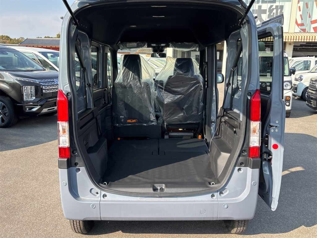 内装：ラゲージルームフラット状態