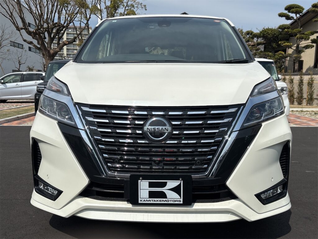 セレナ外装：フロントグリル