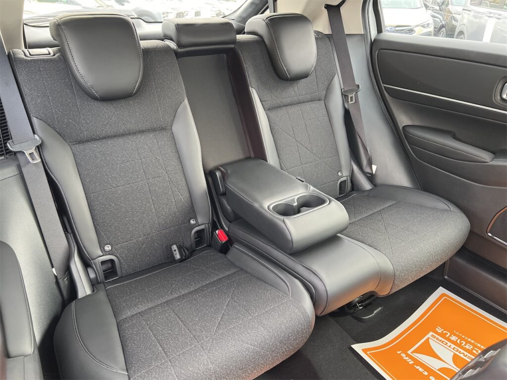 内装：後部座席