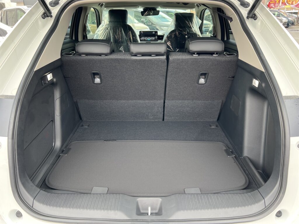 内装：ラゲージルーム