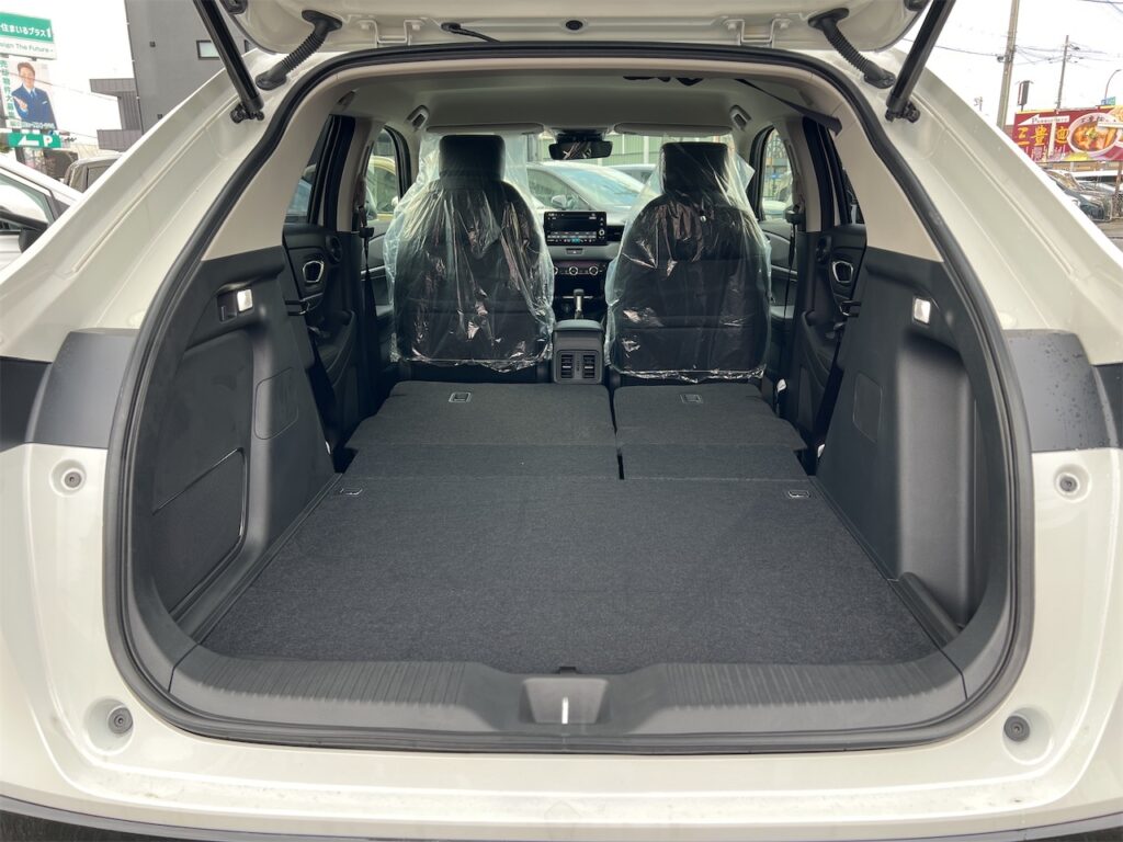 内装：ラゲージルーム2