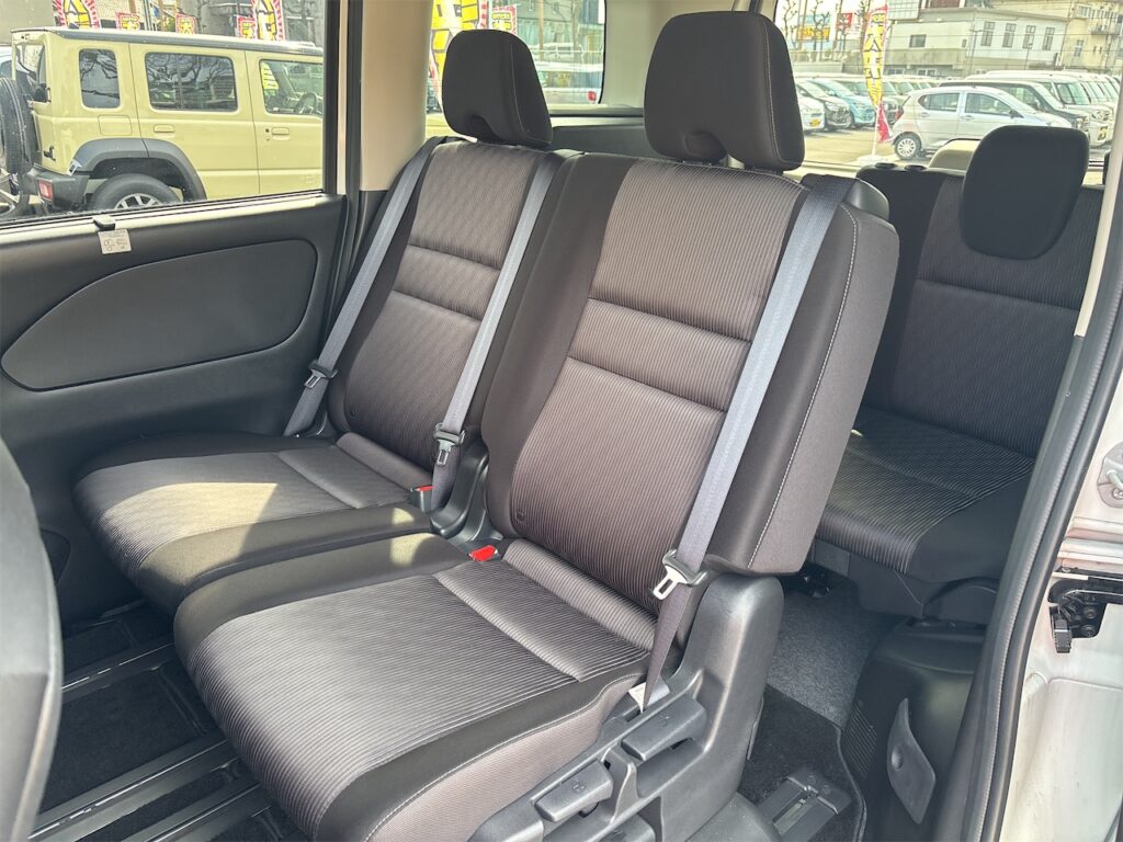 セレナ内装：後部座席