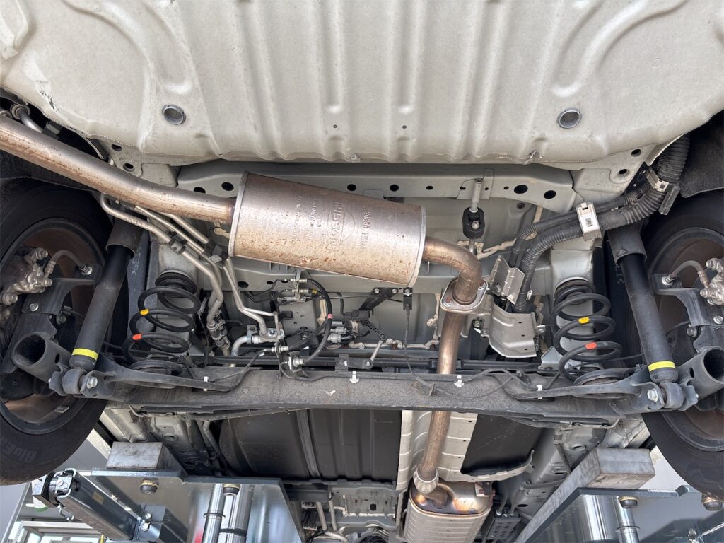 セレナ外装：足回り状態