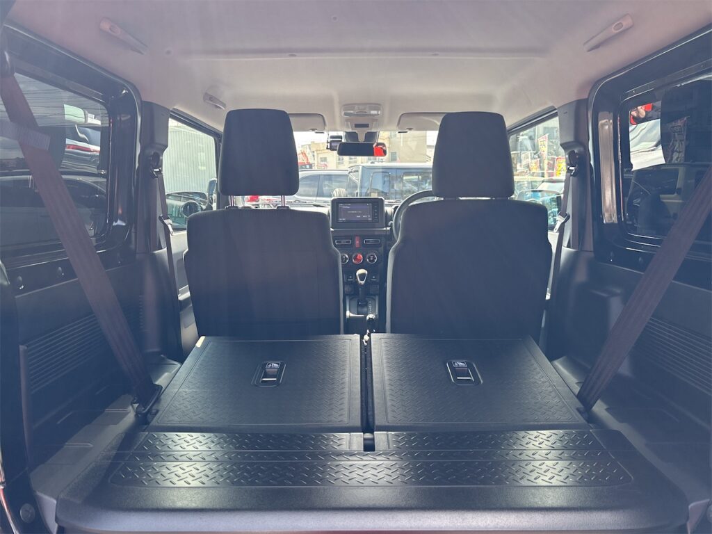 内装：ラゲージルームフラット状態