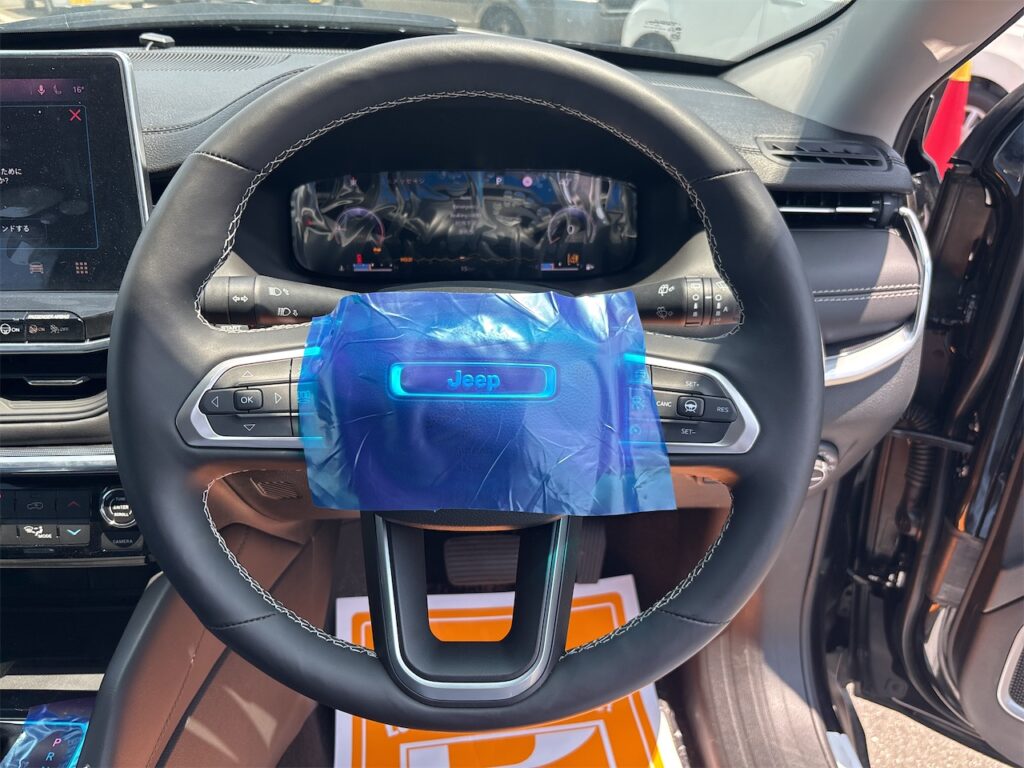 コマンダー内装：運転席