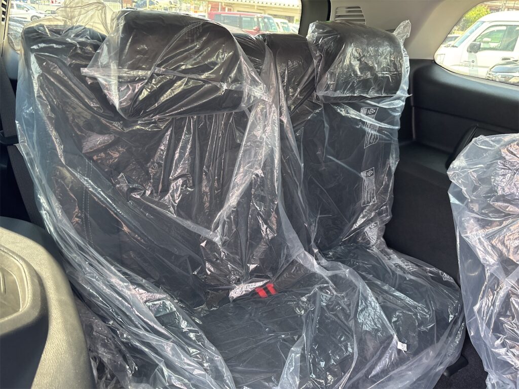 コマンダー内装：三列目シート