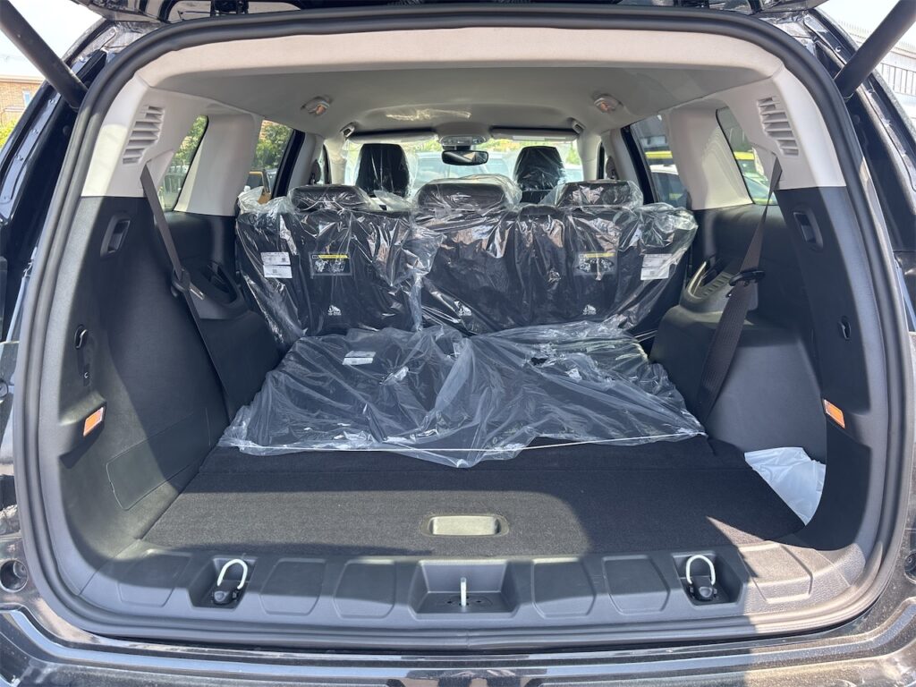 コマンダー内装：ラゲージルームフラット状態