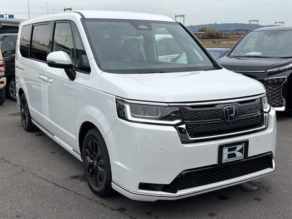 ステップワゴン外装：斜め正面