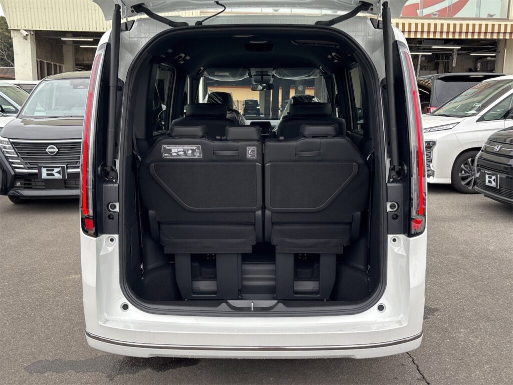 ステップワゴン外装：三列目