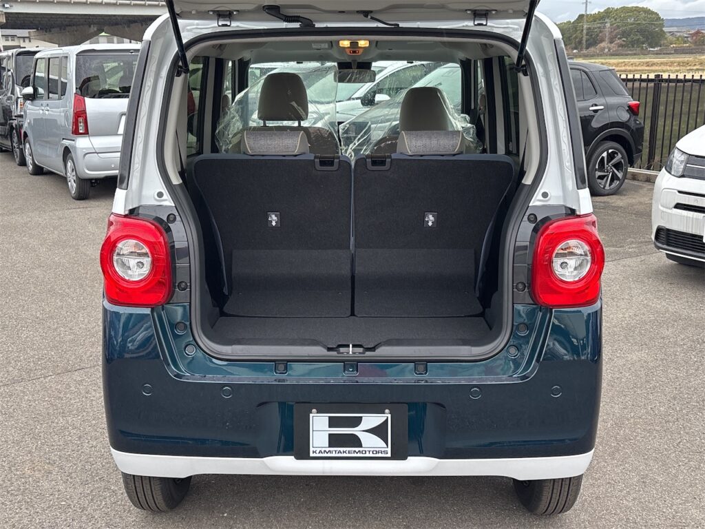 内装：ラゲージルーム