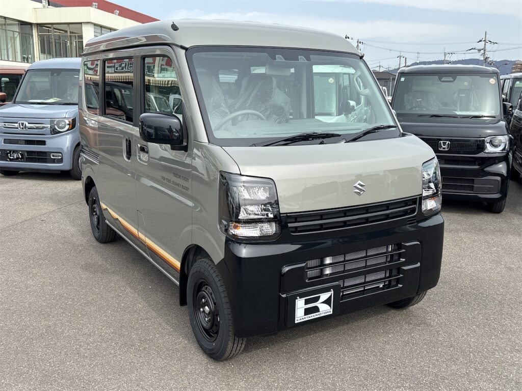 エブリイ外装：斜め正面