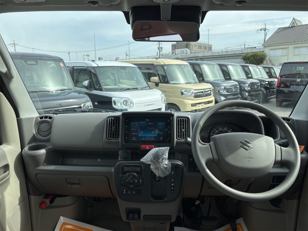 エブリイ内装：運転席