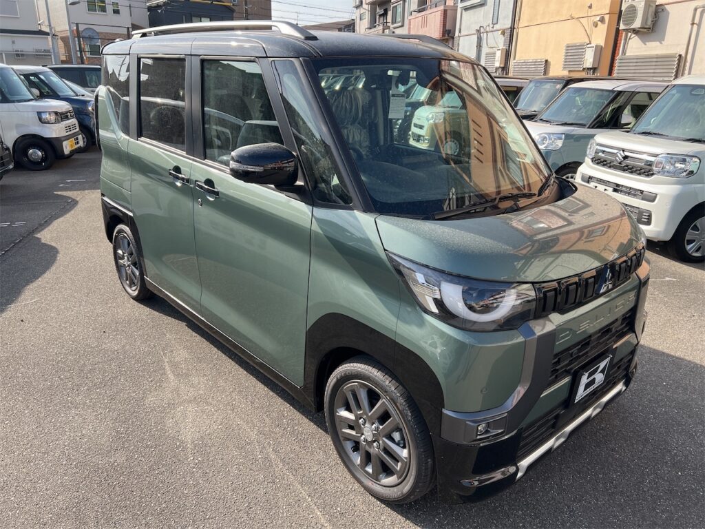 デリカミニ外装：斜め正面