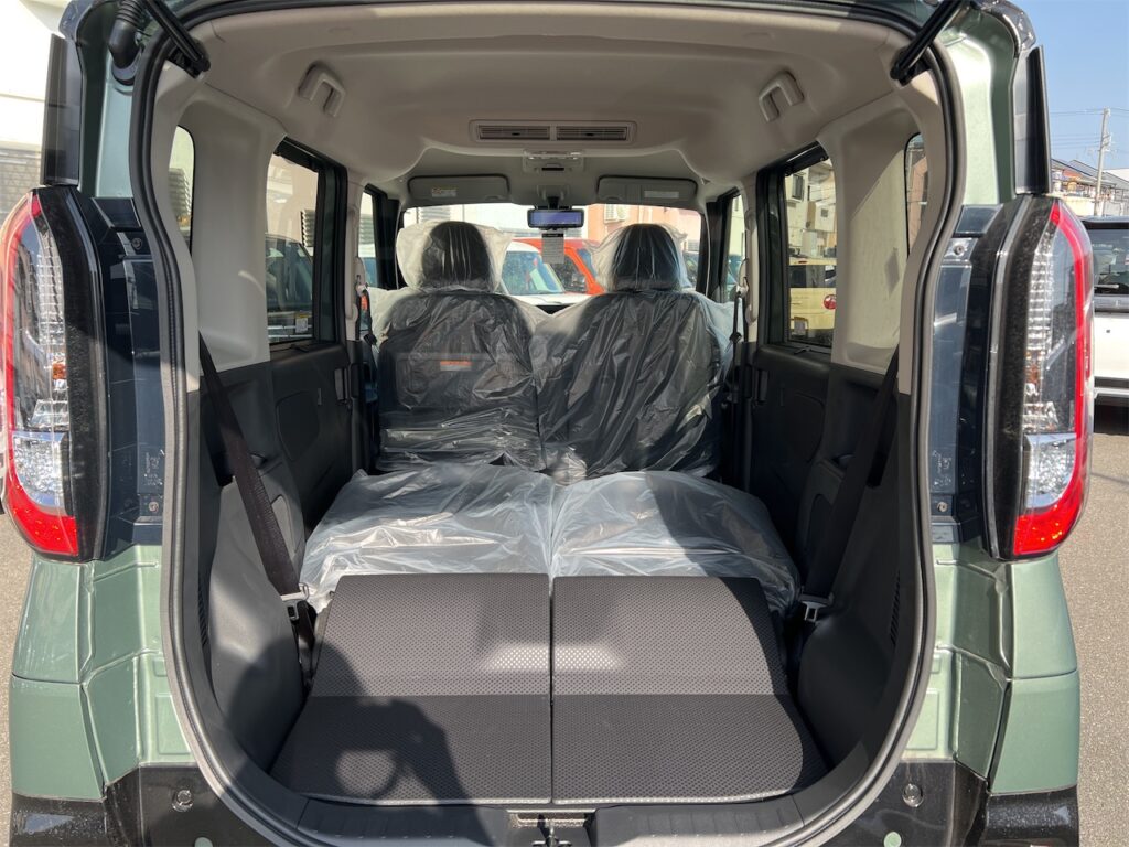 デリカミニ内装：ラゲージルームフラット状態