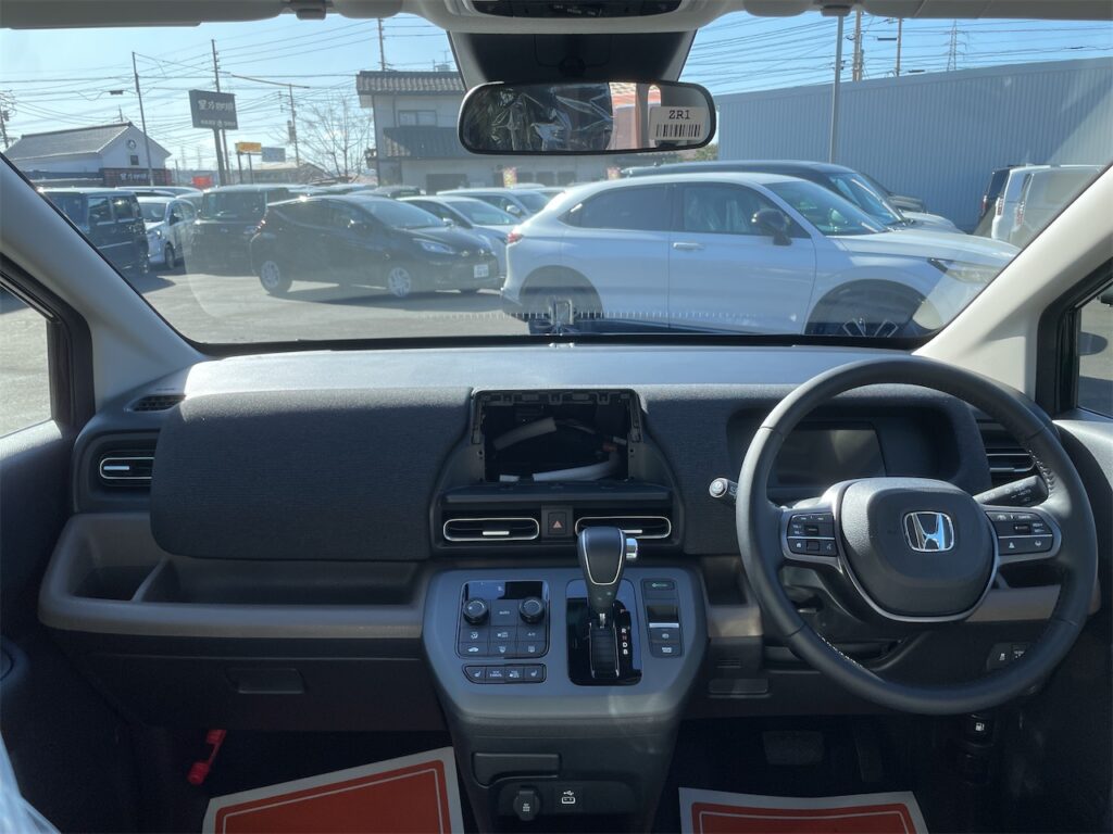 フリード内装：運転席