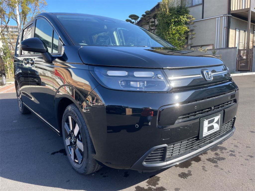 フリード外装：斜め正面