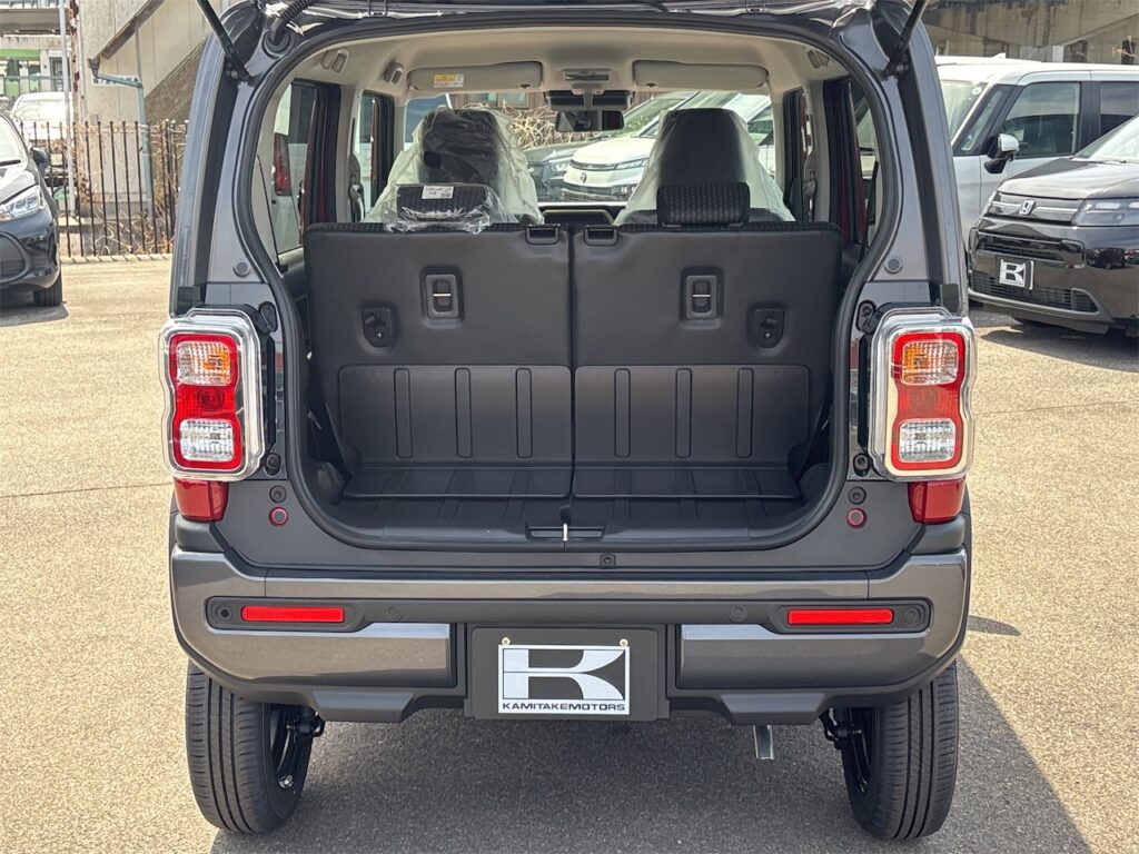 内装：ラゲージルーム