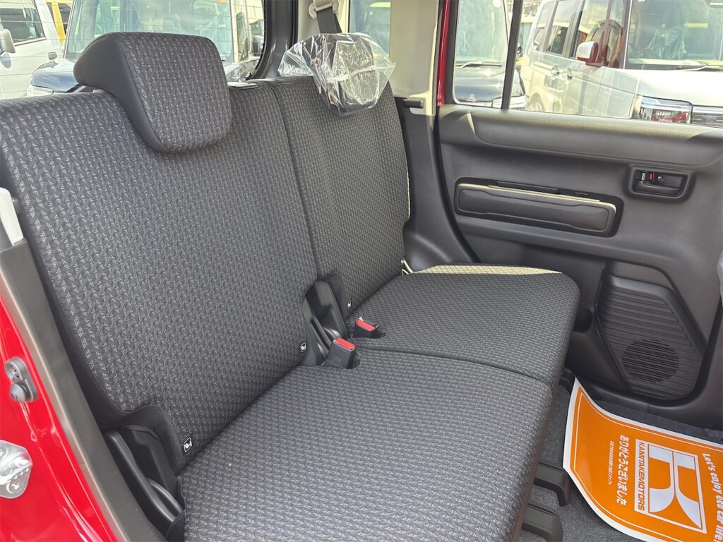 内装：後部座席