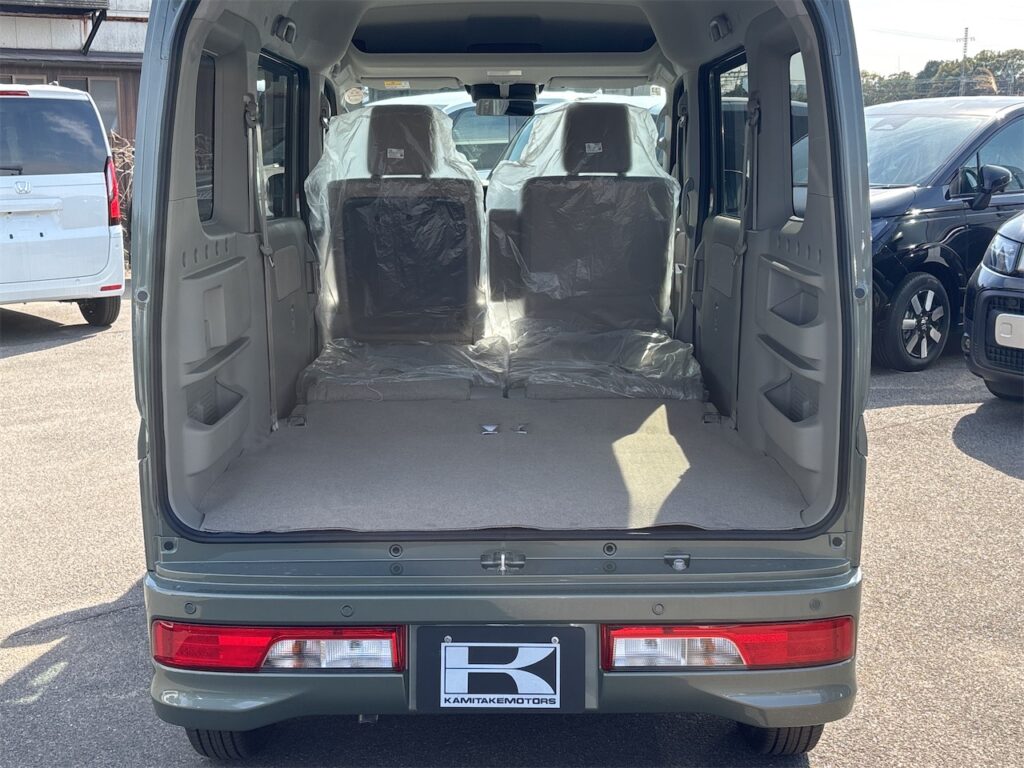 内装：ラゲージルームフラット状態